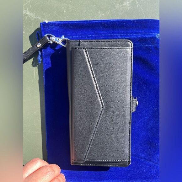 Multifunctional Wallet Case for iPhone 16 with Strap - Picture 5 of 7